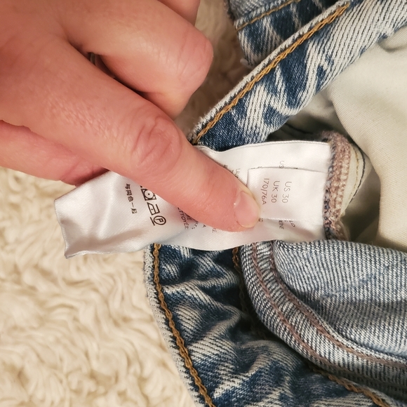 FREE PEOPLE Zuri Mom Jean in Lived in Blue size 30 - Picture 5 of 6